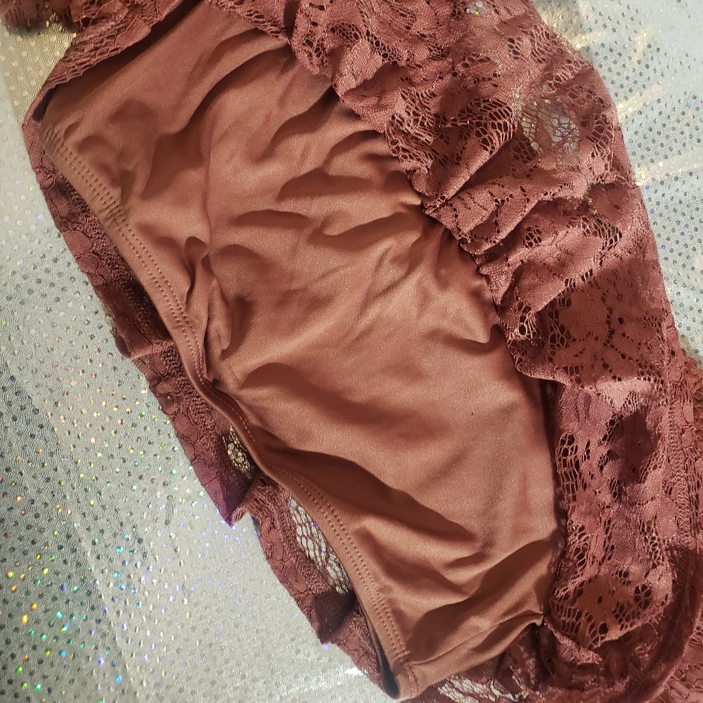 Lace Crop Top - Picture 4 of 5